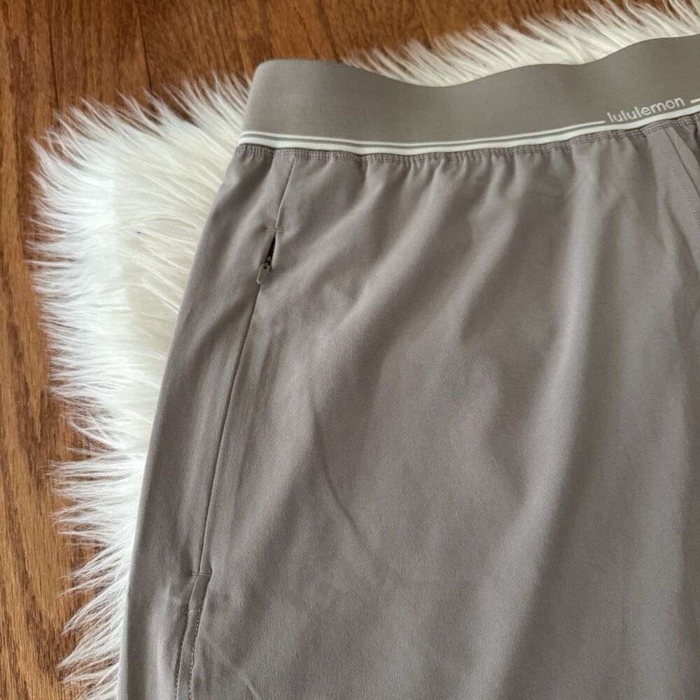Lululemon Swift Relaxed Shorts 9” Logo Waistband Women’s XL Warm Ash Grey NWT - Picture 11 of 16